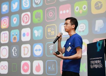 CEO of ZOYI corporation makes a speech at Cafe24 developers seminar