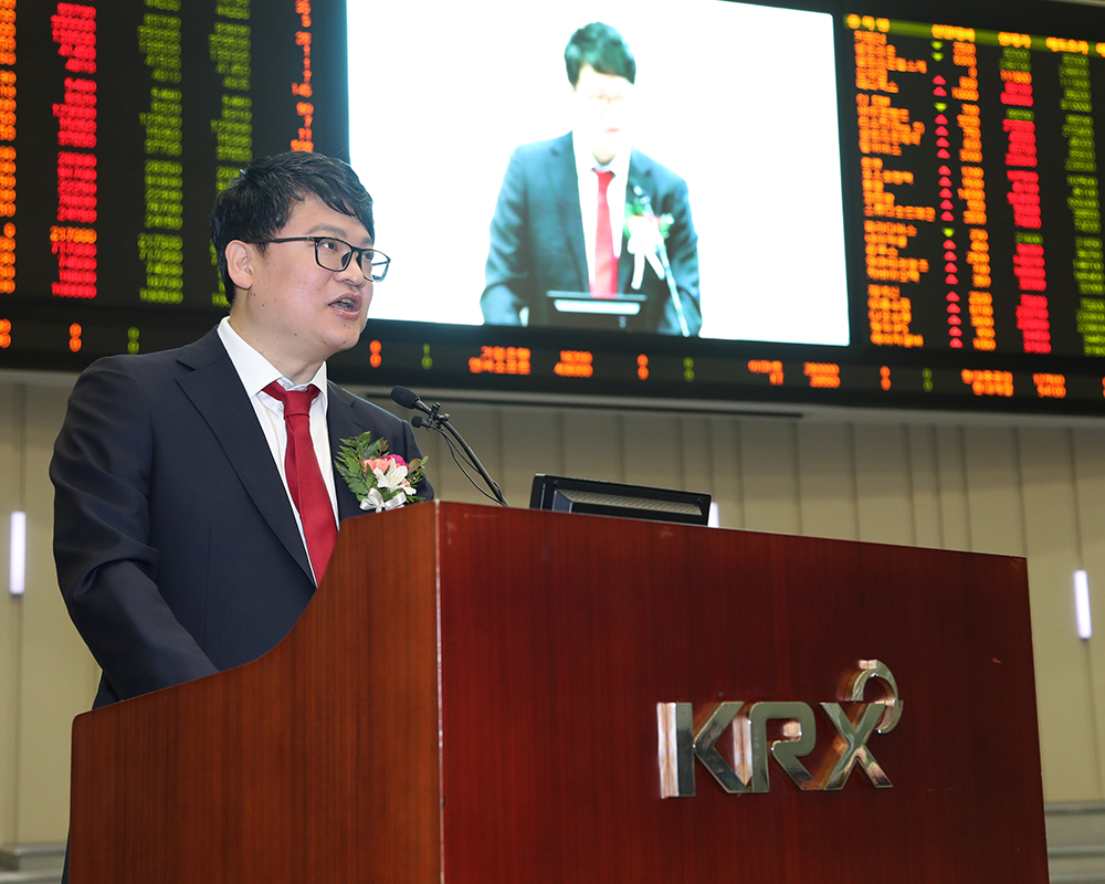 Jaesuk Lee, CEO of Cafe24, makes a speech about Cafe24's business plan following the IPO.